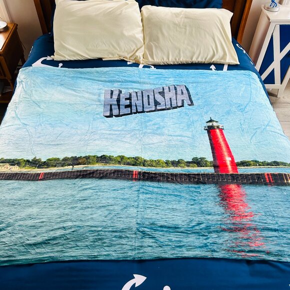 NEW without TAGS Plush Kenosha (Wisconsin) Lighthouse Blanket - Picture 1 of 11